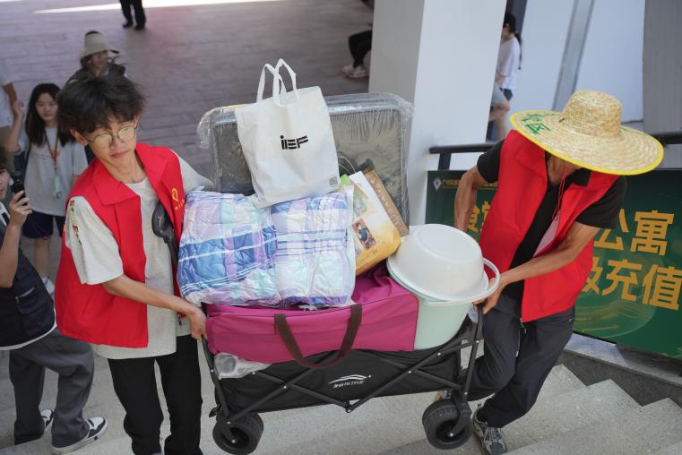 志愿者搬行李2 志愿者搬行李2