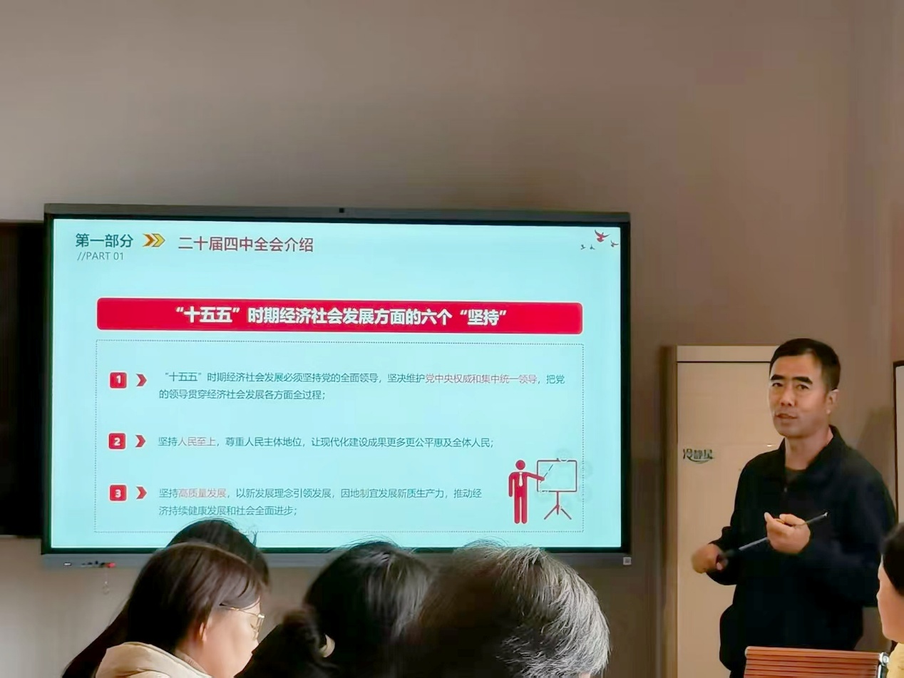 一群男人和女人在电视前
AI 生成的内容可能不正确。