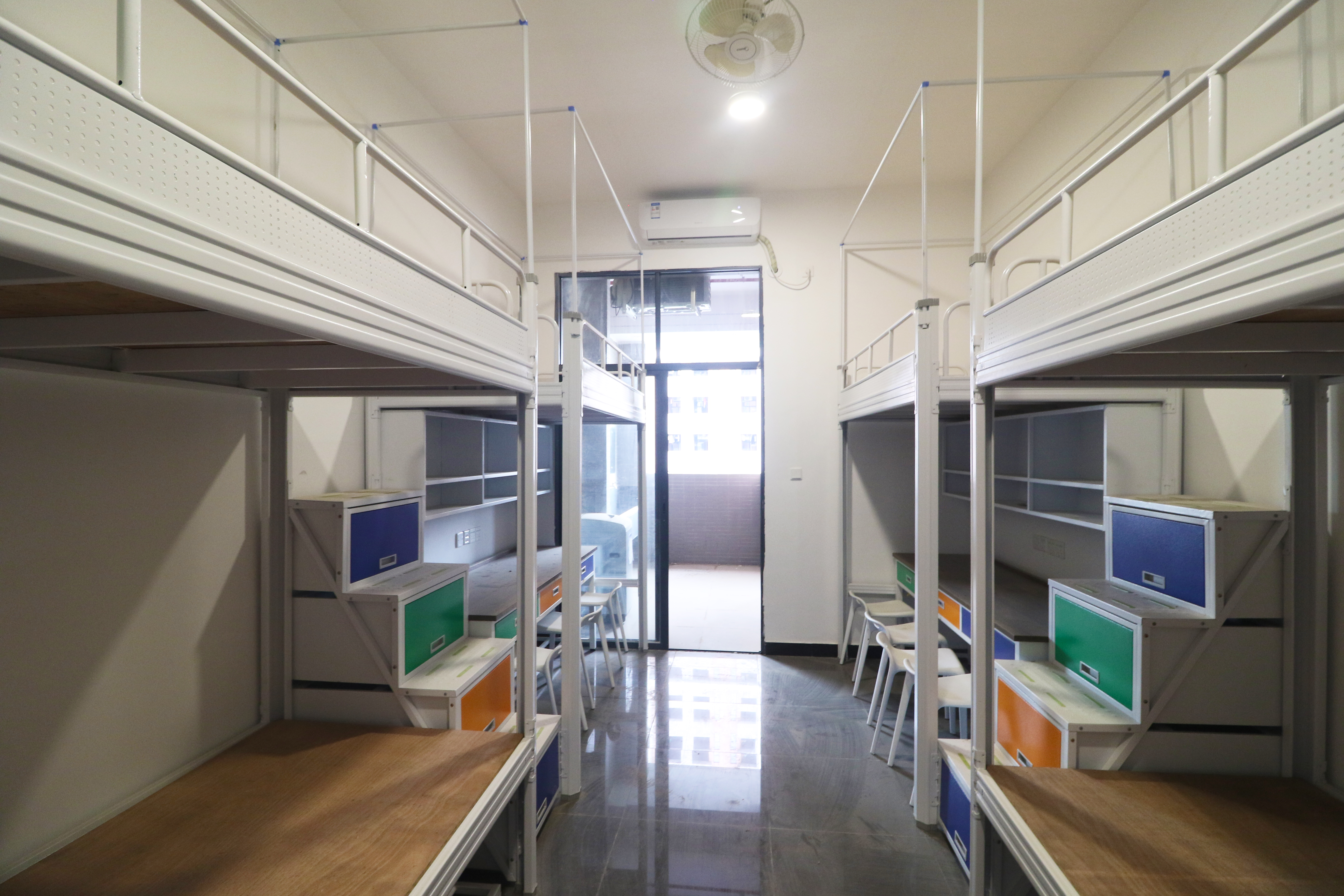 六人间学生宿舍