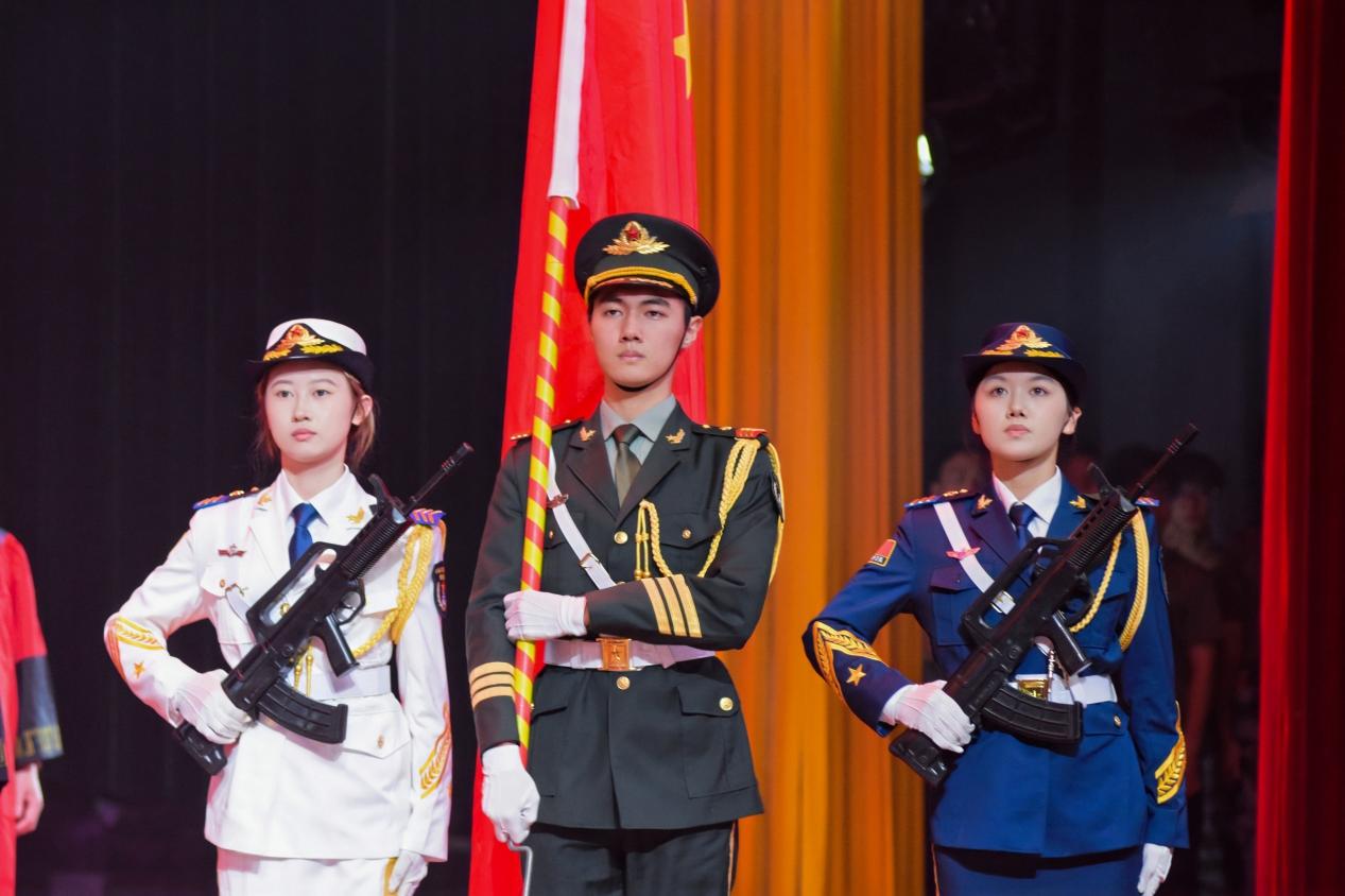 奏唱国歌